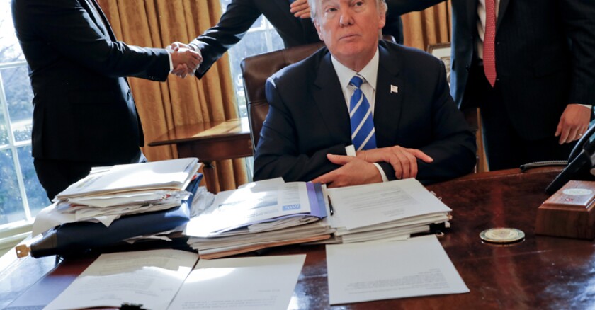 trump-desk