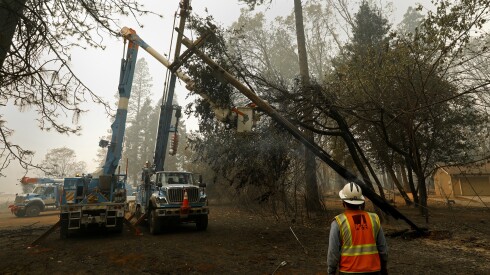 US-NEWS-CALIF-WILDFIRES-ELECTRICITY-LA