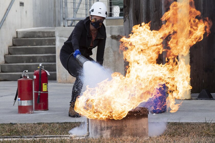 Trainee+practices+putting+out+a+fire.