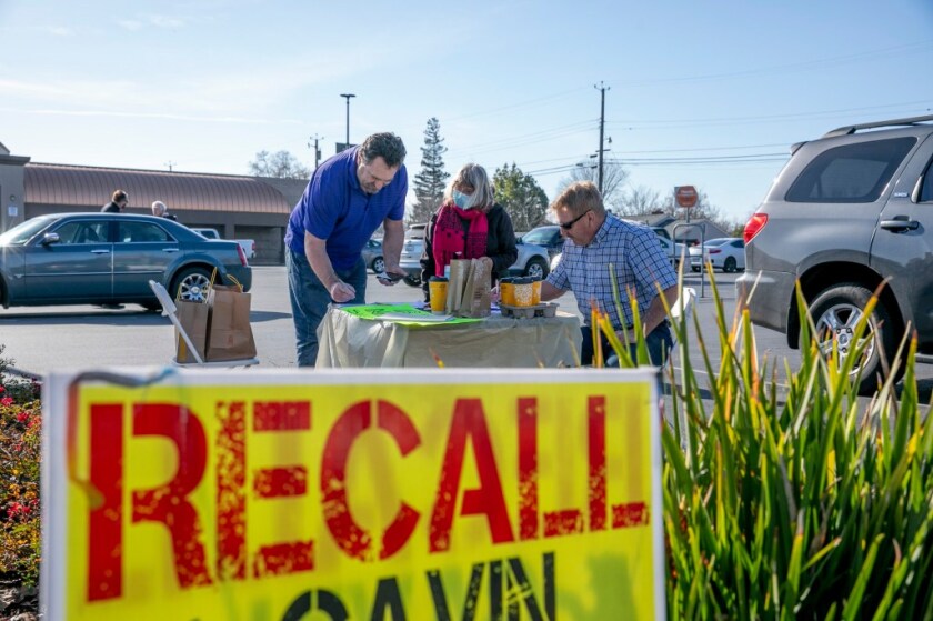 010521_RecallPetition_AW_sized_09.jpg
