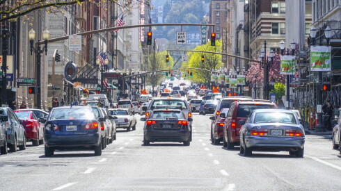 Street,View,In,Portland,-,Traffic,On,Broadway,-,Portland