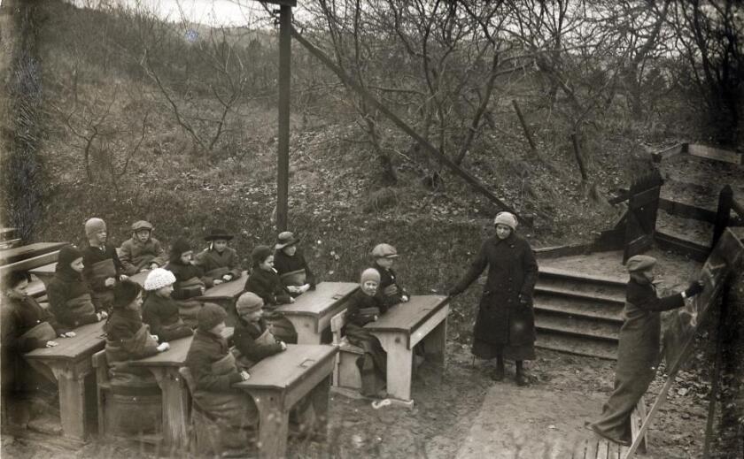 openluchtschool-in-de-vrieskou-open-air-school-in-the-freezing-cold-3915530627.jpg