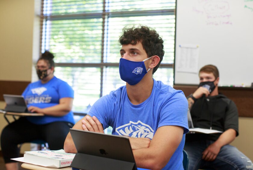 students+in+class+at+Dakota+Wesleyan+University