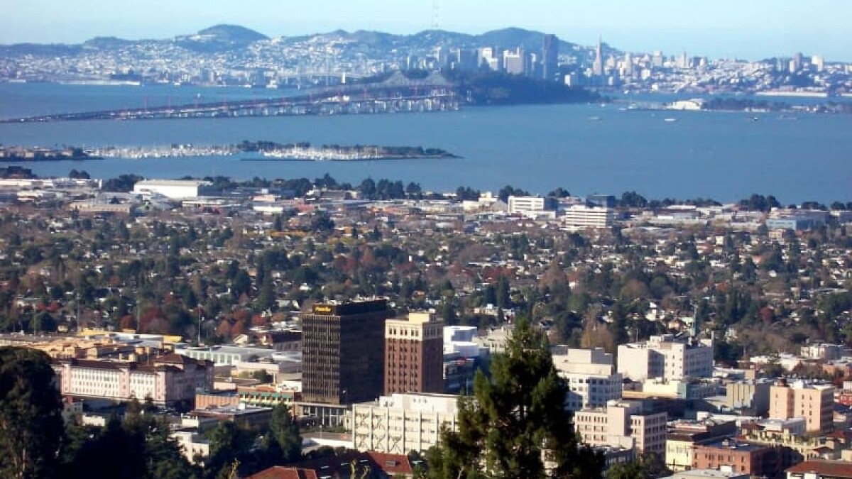 Regulación de alquileres a corto plazo en una ciudad urbana.