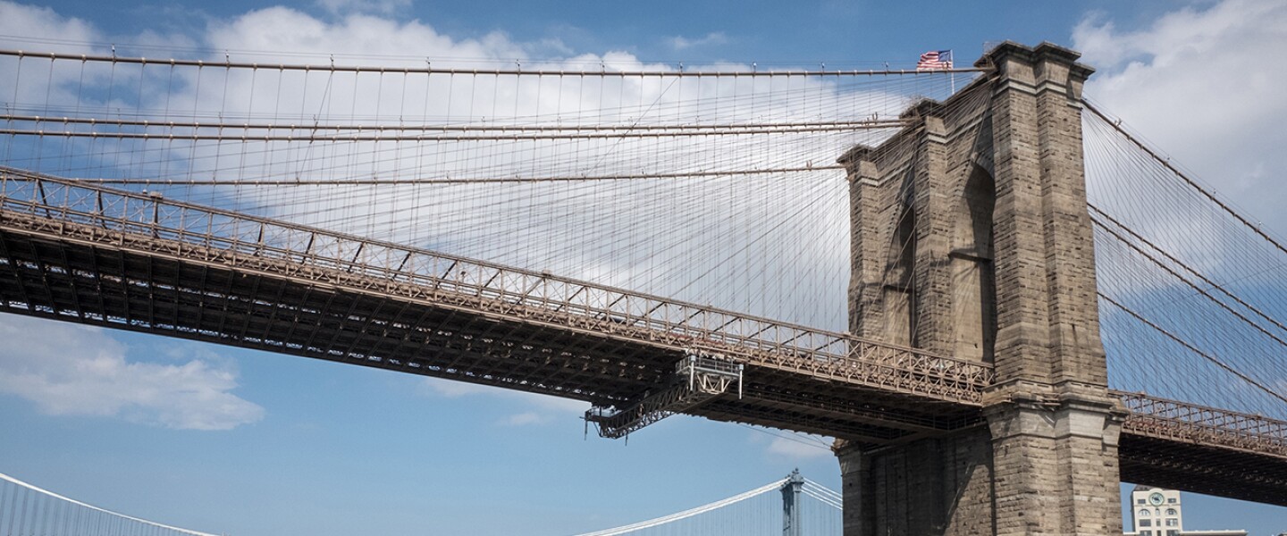 brooklyn bridge at night 2022